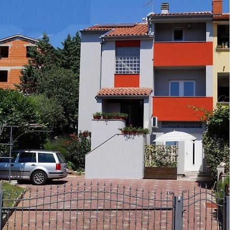 Apartments Veda Pola Esterno foto
